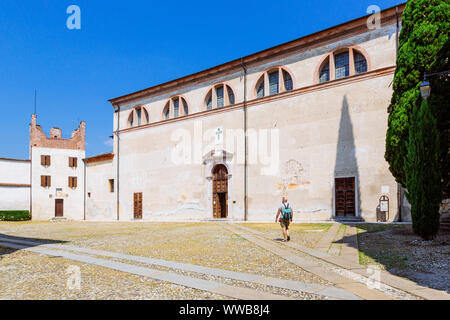 Bassano del Grappa (Italie) - Dans le château il y a la cour Gavia (2621m) à l'intérieur des murs de la cathédrale, Santa Maria in Colle Banque D'Images