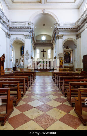 Bassano del Grappa (Italie) - Dans le château il y a la cour Gavia (2621m) à l'intérieur des murs de la cathédrale, Santa Maria in Colle Banque D'Images