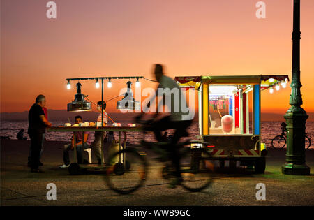 Coucher du soleil sur la promenade de la ville de Thessalonique, Macédoine, Grèce. Banque D'Images
