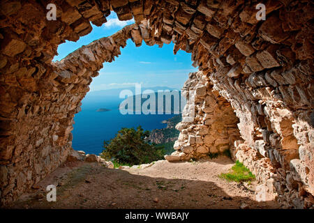L'île de Rhodes, Dodécanèse, Grèce. Vue de l'intérieur du château de Monolithos (15ème siècle). Banque D'Images