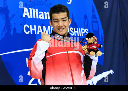 Londres, Royaume-Uni. 14 Sep, 2019. Dai Tokairin du Japon montre sa médaille aux médias pendant 2019 natation Championnats du monde Para Allianz - Jour 6 finales au Centre aquatique de Londres, le samedi 14 septembre 2019. Londres en Angleterre. Credit : Taka G Wu/Alamy Live News Banque D'Images