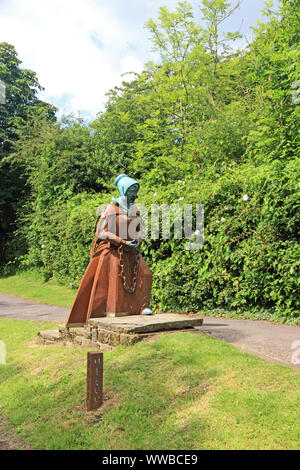 Statue d'Alice Nutter, l'une des sorcières de Pendle. à la périphérie de Roughlee, Lancashire