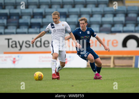 Dundee, Royaume-Uni. 14Th Sep 2019. 14 septembre 2019 ; Dens Park, Dundee, Écosse ; Championnat écossais, Dundee Football Club contre Alloa Athletic ; Alan Trouten Alloa Athletic et de Finlay Robertson de Dundee - usage éditorial : Action Crédit Plus Sport Images/Alamy Live News Banque D'Images