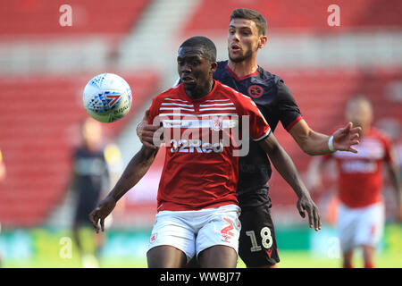 Middlesbrough, Royaume-Uni. 14 septembre 2019. Lucas Boye de lecture en action avec Anfernee Dijksteel de Middlesbrough lors de la Sky Bet Championship match entre Middlesbrough et lecture du Riverside Stadium, Middlesbrough le samedi 14 septembre 2019. (Crédit : Mark Fletcher | MI News) usage éditorial uniquement, licence requise pour un usage commercial. Photographie peut uniquement être utilisé pour les journaux et/ou magazines des fins éditoriales Crédit : MI News & Sport /Alamy Live News Banque D'Images