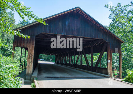 Pont couvert, parc d'état de Mohican, Ohio Banque D'Images