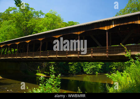 Pont couvert, parc d'état de Mohican, Ohio Banque D'Images