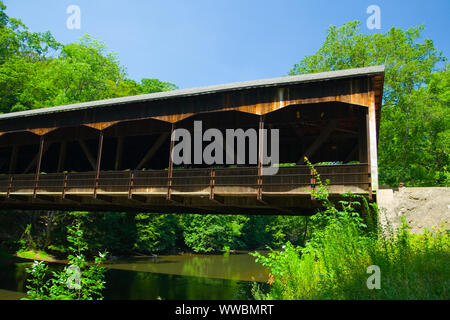 Pont couvert, parc d'état de Mohican, Ohio Banque D'Images