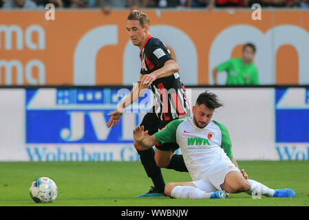 Augsburg, Allemagne. 14Th Sep 2019. Dominik Kohr (up) de Francfort rivalise avec Marco Richter d'Augsbourg au cours d'un match de Bundesliga allemande entre FC Augsburg et Eintracht Frankfurt à Augsburg, Allemagne, le 14 septembre, 2019. Crédit : Philippe Ruiz/Xinhua Banque D'Images