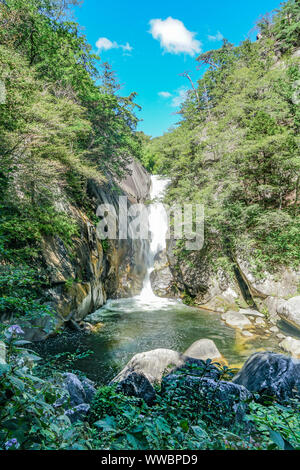 En cascade Sengataki Shosenkyo Gorge, Kofu, Yamanashi, Japon Banque D'Images