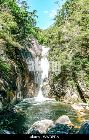 En cascade Sengataki Shosenkyo Gorge, Kofu, Yamanashi, Japon Banque D'Images