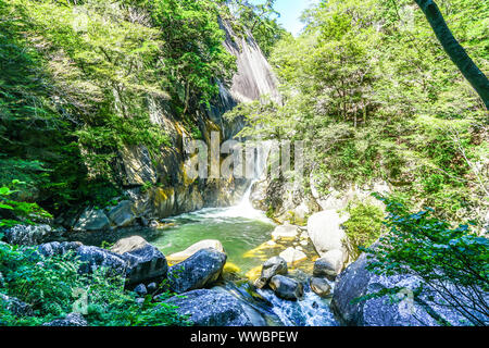 En cascade Sengataki Shosenkyo Gorge, Kofu, Yamanashi, Japon Banque D'Images