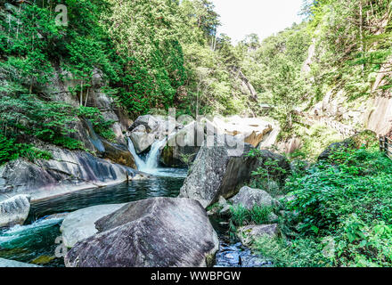 Un étang dans les gorges de Shosenkyo, Kofu, Yamanashi, Japon Banque D'Images