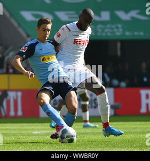 Cologne, Allemagne. 14Th Sep 2019. Florian Neuhaus (L) de Monchengladbach rivalise avec Anthony modeste de Cologne lors de la Bundesliga match de foot entre FC Cologne et Borussia Mönchengladbach à Cologne, Allemagne, le 14 septembre 2019. Credit : Ulrich Hufnagel/Xinhua Banque D'Images