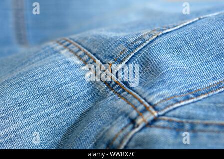 Détail de texture denim usé bleu close up. Banque D'Images