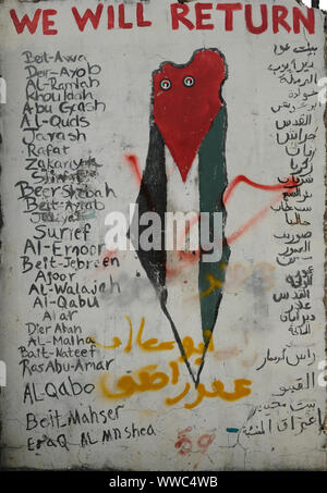 Photo murale liste tous les villages palestiniens d'où les réfugiés ont été expulsés en aida également orthographié 'Ayda, un camp de réfugiés palestiniens situé à 2 kilomètres au nord de Bethléem en Cisjordanie centrale créée en 1950 par des réfugiés de la Jérusalem et Hébron. Territoires palestiniens, Israël Banque D'Images