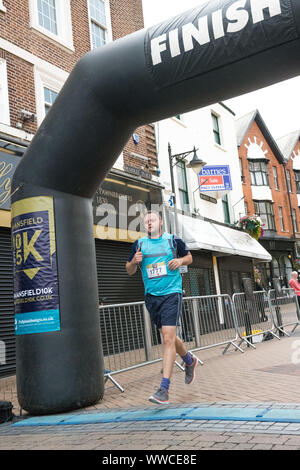 Mansfield, au Royaume-Uni. 15 Sep, 2019. Ben Bradley le conservateur Député de Mansfield et un fervent partisan de la British H Boris Johnson, en compétition dans la course 10K Mansfield. Être une minorité Mansfield seat qui ont voté dans l'UNION EUROPÉENNE Référendum à repartir avec une majorité de 70,9  % sera une bataille à la prochaine élection générale. Credit : Alan Keith Beastall/Alamy Live News Banque D'Images