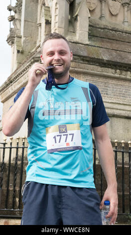 Mansfield, au Royaume-Uni. 15 Sep, 2019. Ben Bradley le conservateur Député de Mansfield et un fervent partisan de la British H Boris Johnson, en compétition dans la course 10K Mansfield. Être une minorité Mansfield seat qui ont voté dans l'UNION EUROPÉENNE Référendum à repartir avec une majorité de 70,9  % sera une bataille à la prochaine élection générale. Credit : Alan Keith Beastall/Alamy Live News Banque D'Images