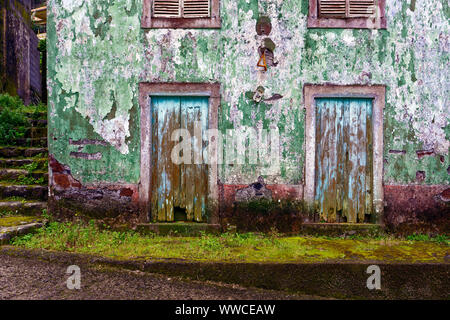 Un vieux bâtiment altérés dans les régions rurales de Madère. Banque D'Images