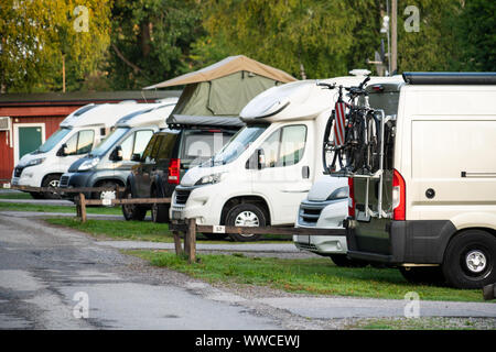 Camping-cars dans un camping park Banque D'Images