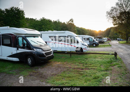 Camping-cars dans un camping park Banque D'Images