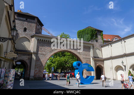 Sendlinger Tor (Porte de Sendling), une porte de ville à l'extrémité sud de la vieille ville de Munich, Bavière, Allemagne. Banque D'Images