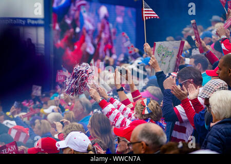 Auchterarder, Ecosse, Royaume-Uni. 15 septembre 2019. Dimanche matchs omn dernière journée à 2019 Solheim Cup sur le cours du Centenaire à Gleneagles. Sur la photo, vue de l'équipe États-unis fans au 1er tee à partir de la tribune avant de commencer de jouer le dimanche. Iain Masterton/Alamy Live News Banque D'Images