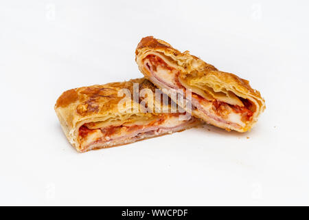 Cipollina sicilien. Une cuisine de rue typique de Sicile. Faite avec des olives, tomates, jambon, l'oignon et le fromage. Banque D'Images