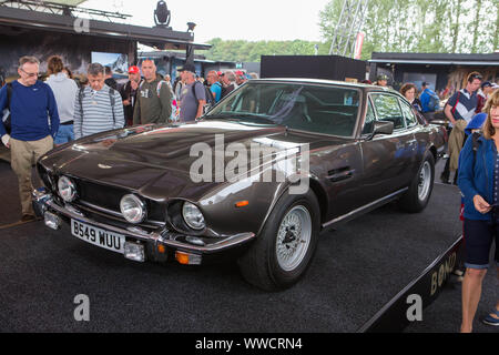 L'Aston Martin V8 B549WUU qui mettra en vedette dans le 25e film de James Bond, pas de temps pour mourir, à l'affiche à Silverstone dans le cadre de la tournée 'Bond en Banque D'Images