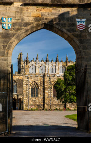 UK, County Durham, Bishop Auckland, château, accueil aux évêques de Durham, par gateway Banque D'Images