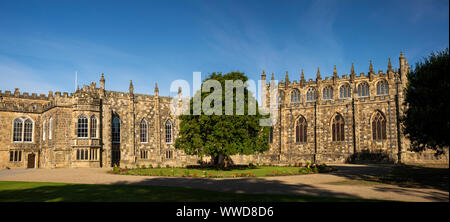 UK, County Durham, Bishop Auckland, château, accueil à des Princes-Évêques panoramique Durham Banque D'Images