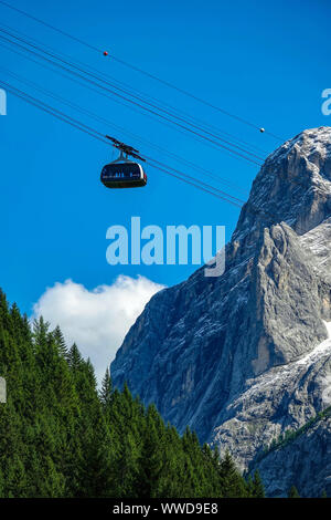 Alba-Col téléphérique dei Rossi, l'Italien Dolomites autour de Canazei, Sud Tyrol, Alpes italiennes, Italie Banque D'Images