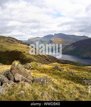 La lumière du soleil sur les pentes de Scafell Banque D'Images