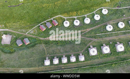 Vue aérienne de la source d'eau chaude Tsenkher Camping Site, la Mongolie centrale Banque D'Images
