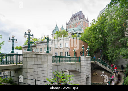 La ville de Québec, Canada - 6 août 2015en flânant dans la ville de Québec près du Château Frontenac lors d'un matin nuageux. Banque D'Images