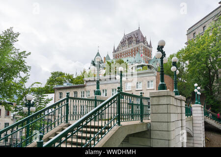 La ville de Québec, Canada - 6 août 2015en flânant dans la ville de Québec près du Château Frontenac lors d'un matin nuageux. Banque D'Images