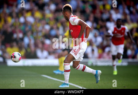 Pierre-Emerick Aubameyang d'Arsenal du côté marque son deuxième but de la partie au cours de la Premier League match à Vicarage Road, Watford. Banque D'Images