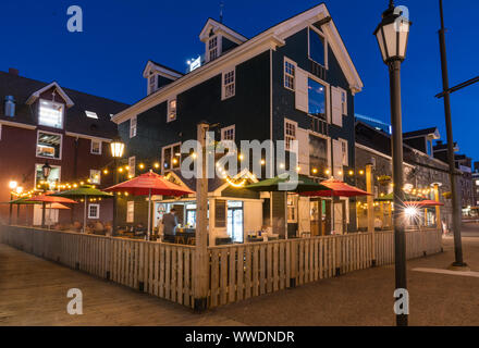 Halifax, Canada - le 18 juin 2019 : : Restaurant avec terrasse le long du front de mer de Halifax, Nouvelle-Écosse Banque D'Images