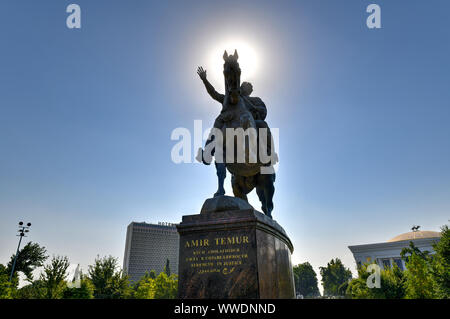 Tachkent, Ouzbékistan - Juillet 8, 2019 : Monument à Amir Temour dans le Square Amir Timur à Tachkent, Ouzbékistan. Banque D'Images