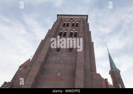 Eglise St Mary (Polonais : Bazylika Mariacka) ou formellement la basilique de l'Assomption de la Bienheureuse Vierge Marie Banque D'Images