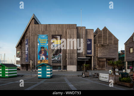 Le National Maritime Museum en Falmouth Cornwall. Ouvert en 2003, l'architecte MJ Long (Long / Lady Mary Jane Wilson OBE). Banque D'Images