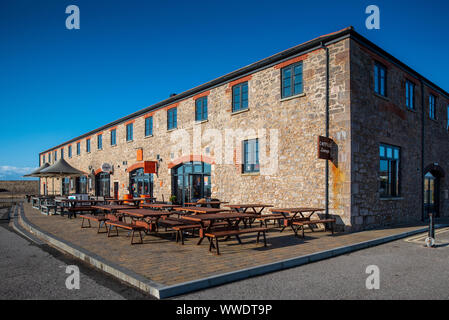 Le développement de construction Jennings Porthcawl. La Jennings, construite en 1832, est un bâtiment classé grade II, l'entrepôt réaménagé en 2017. Banque D'Images