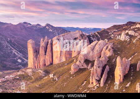 Mallos de Riglos au coucher du soleil, Riglos, de la Hoya, Huesca, Espagne Banque D'Images