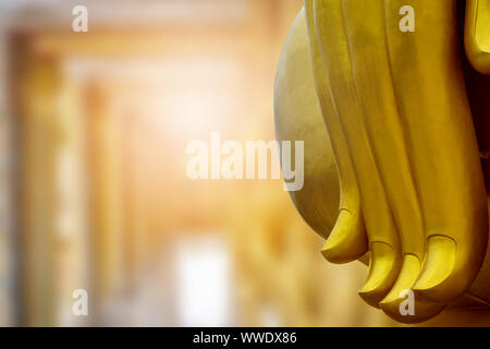 Architecture, Amazing Thailand murs statues la main du Grand Bouddha de WAT MUANG (Ang Thong) Thaïlande Banque D'Images