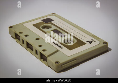 Old vintage white cassette audio close-up photo Banque D'Images