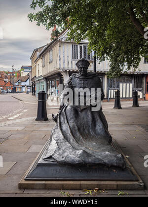 IPSWICH, SUFFOLK, Royaume-Uni - 11 AOÛT 2018 : statue du cardinal Thomas Wolsey dans la rue Saint-Pierre par David Annand Banque D'Images