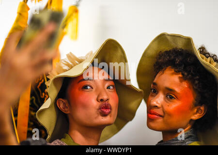 Londres, Royaume-Uni. 15 septembre 2019. Au cours de la mode backstage modèles SS Scout20, un horaire spectacle au Victoria House à Bloomsbury Square, lors de la London Fashion Week. Crédit : Stephen Chung / Alamy Live News Banque D'Images