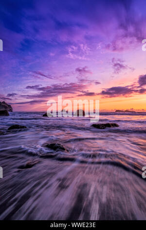 Une image couleur d'un paysage spectaculaire lors d'une plage de Californie du nord. Banque D'Images