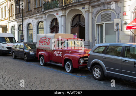 Vieux Camion Coca Cola à Prague Banque D'Images