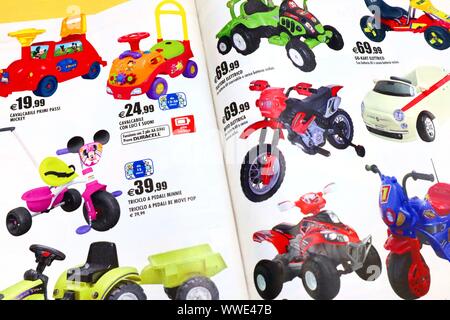 View of a Toy Catalogue Sale Banque D'Images