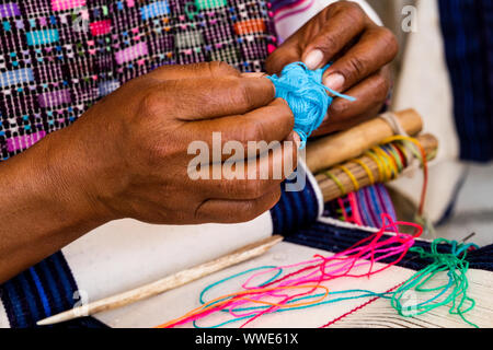 Tissage de textiles traditionnels de San Juan Cancuc, Chiapas, Mexique Banque D'Images